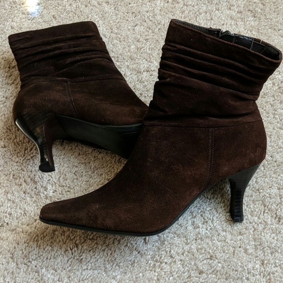 New white mountain suede booties - Picture 3 of 7